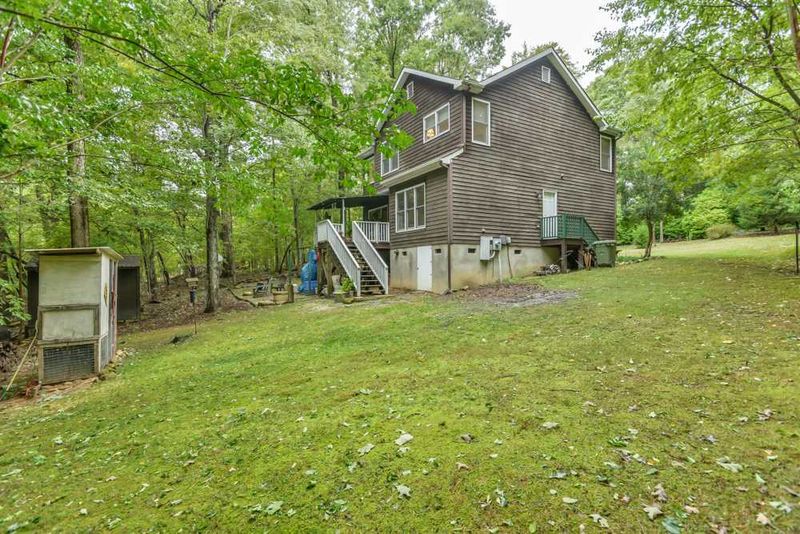 377 Booth Rd, Chapel Hill, NC 27516