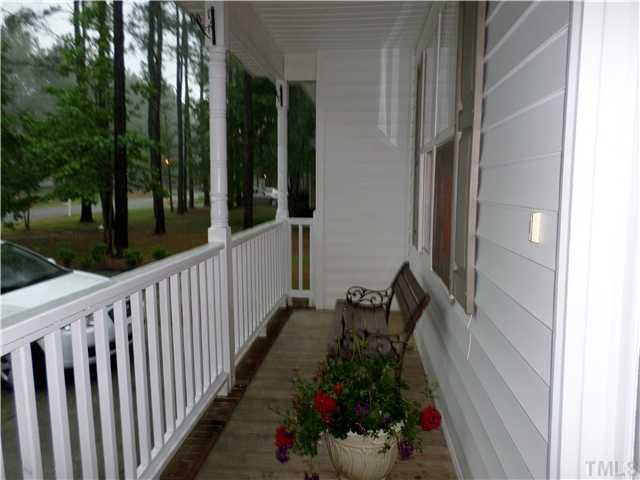 377 Spaniel Ln, Clayton, NC 27520