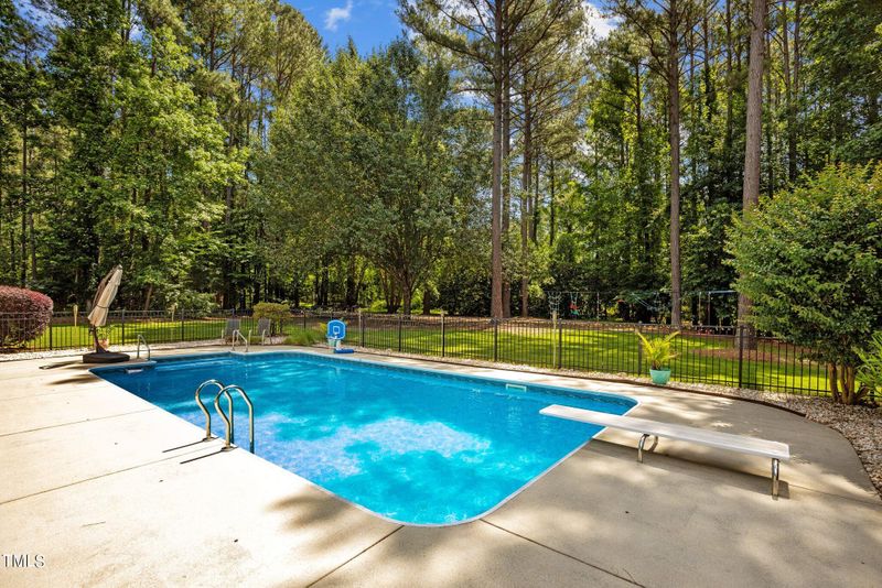 379 Cameron Dr, Raleigh, NC 27603