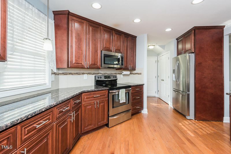 3800 Long Meadow Dr, Mebane, NC 27302