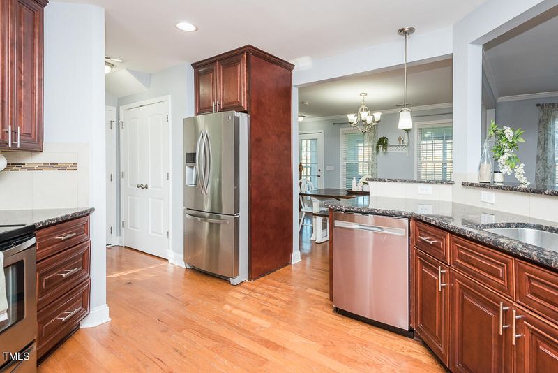 3800 Long Meadow Dr, Mebane, NC 27302