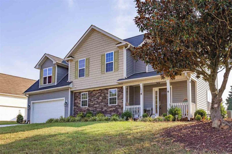 3800 Longmeadow Dr, Mebane, NC 27302