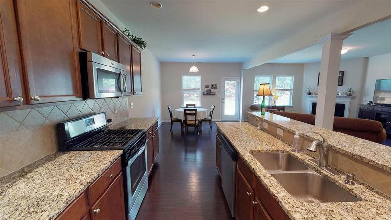 3805 Althorp Dr, Raleigh, NC 27616
