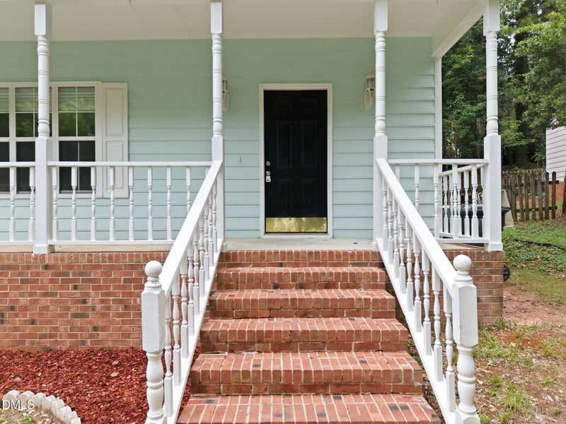 3805 Hollycrest Ct, Raleigh, NC 27612