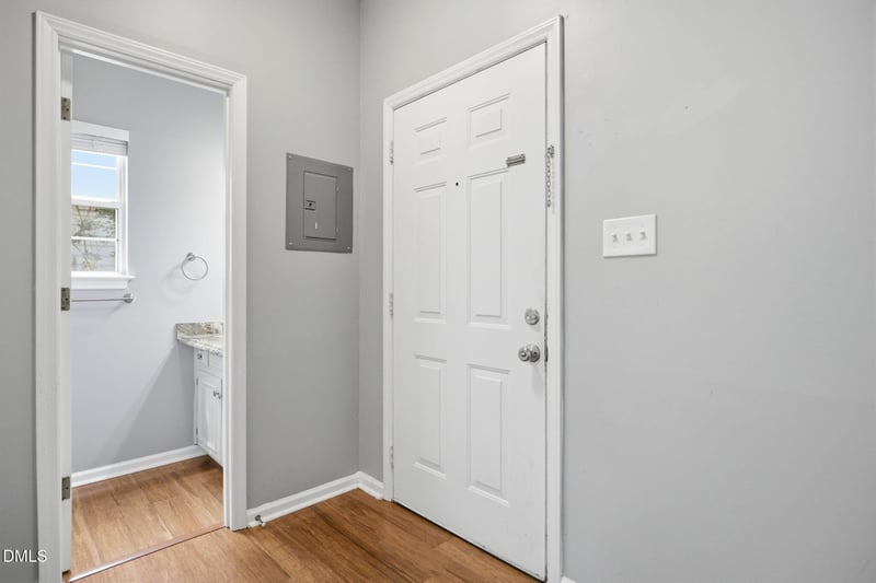 3805 Hollycrest Ct, Raleigh, NC 27612