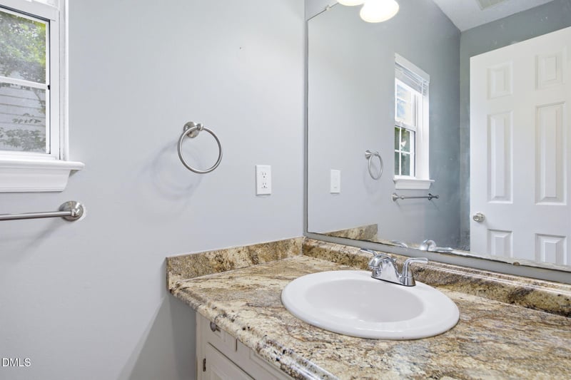 3805 Hollycrest Ct, Raleigh, NC 27612