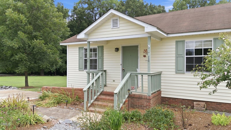 3805 Manor Dr, Clayton, NC 27520
