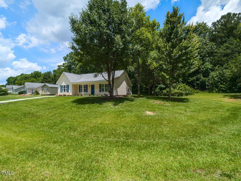 381 Gray Ghost Ln, Benson, NC 27504