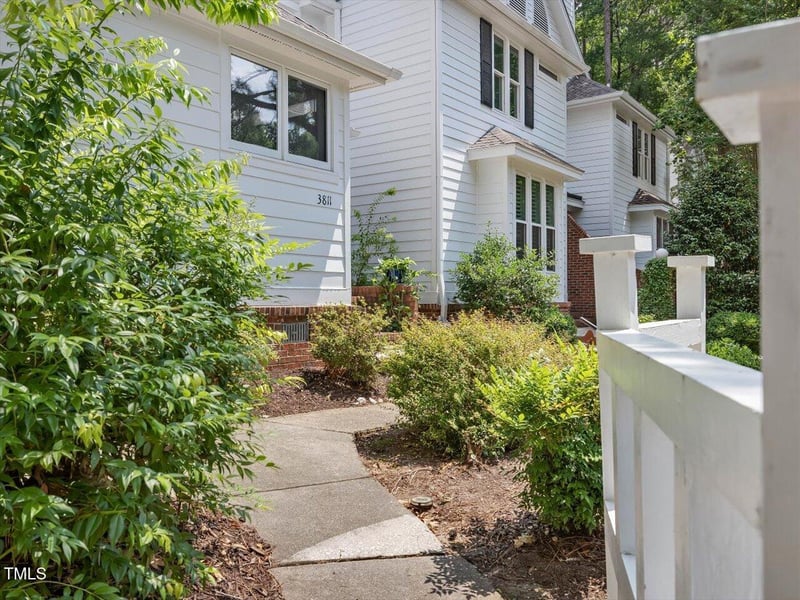 3811 Carnegie Ln, Raleigh, NC 27612