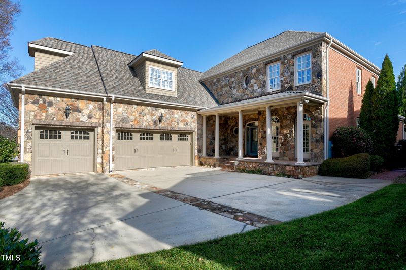 3812 Glen Iris Ln, Raleigh, NC 27612