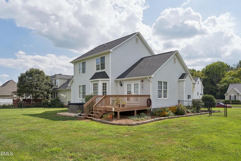 3812 Longmeadow Dr, Mebane, NC 27302