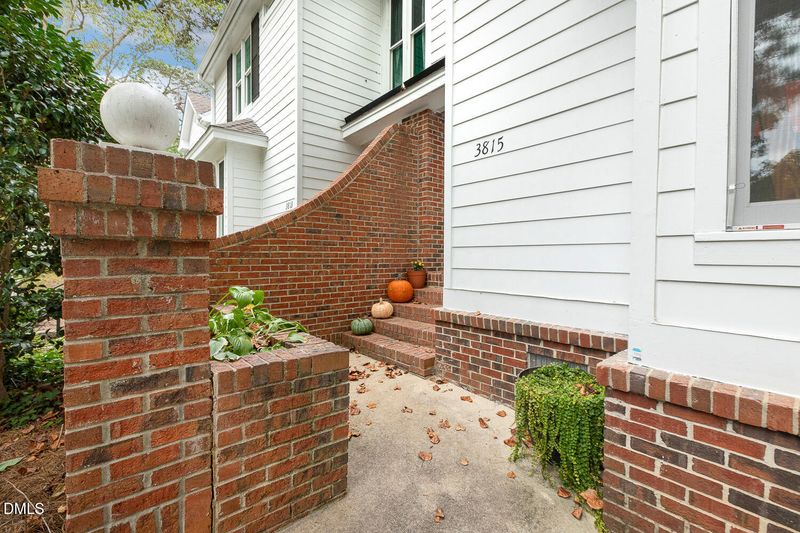 3815 Carnegie Ln, Raleigh, NC 27612