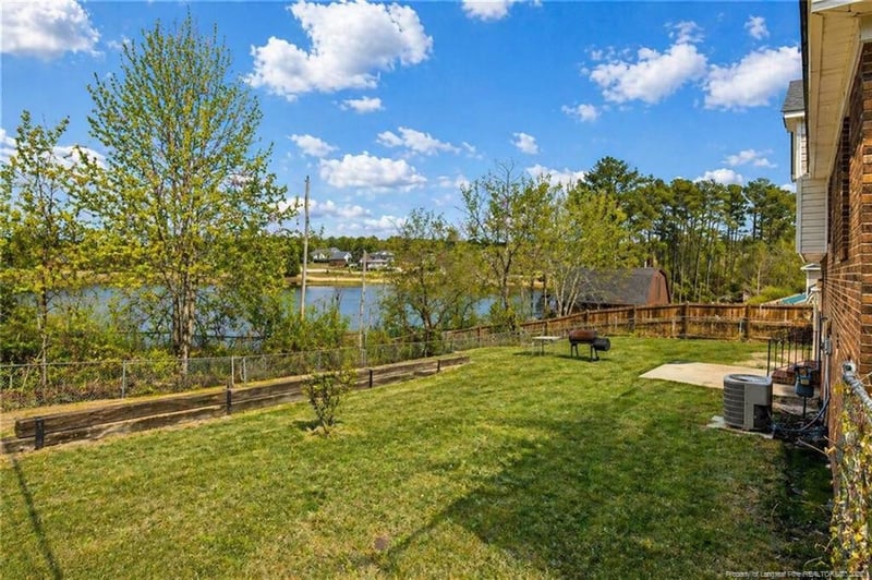 382 Saddle Ridge Rd, Fayetteville, NC 28311