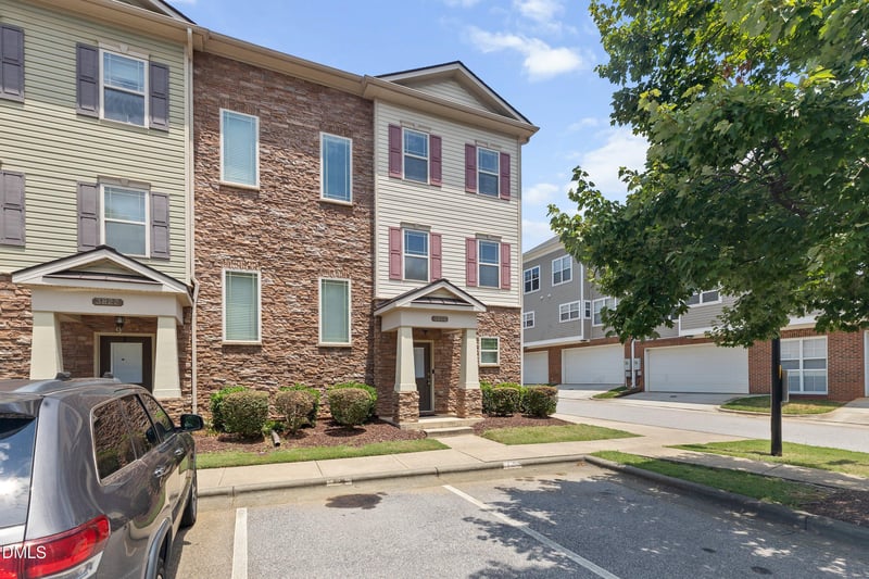 3820 Amelia Park Dr, Raleigh, NC 27606