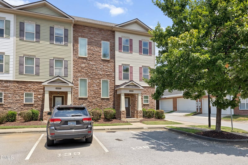 3820 Amelia Park Dr, Raleigh, NC 27606