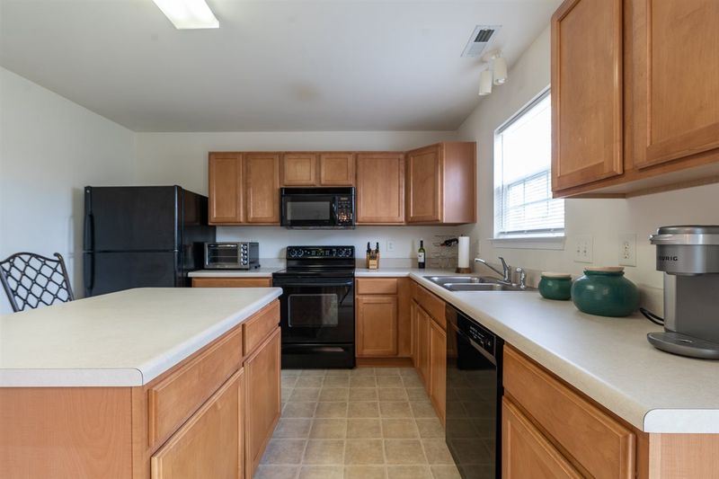 3820 Watkins Ridge Ct, Raleigh, NC 27616
