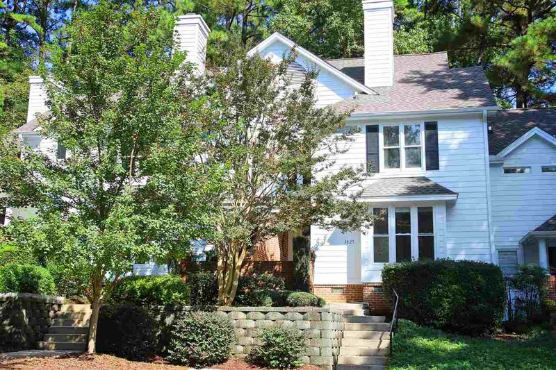 3825 Carnegie Ln, Raleigh, NC 27612
