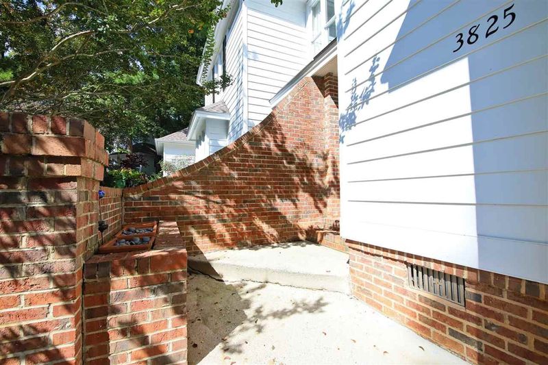 3825 Carnegie Ln, Raleigh, NC 27612