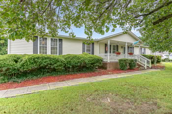 3825 Wyndfair Dr, Fuquay Varina, NC 27526