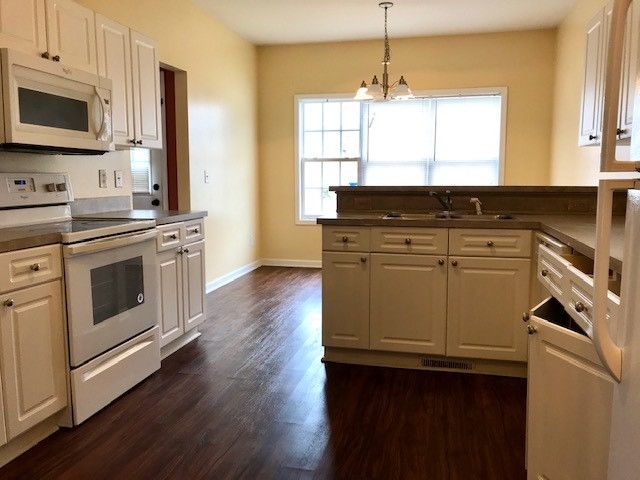 3832 Pin Oak Rd, Raleigh, NC 27604