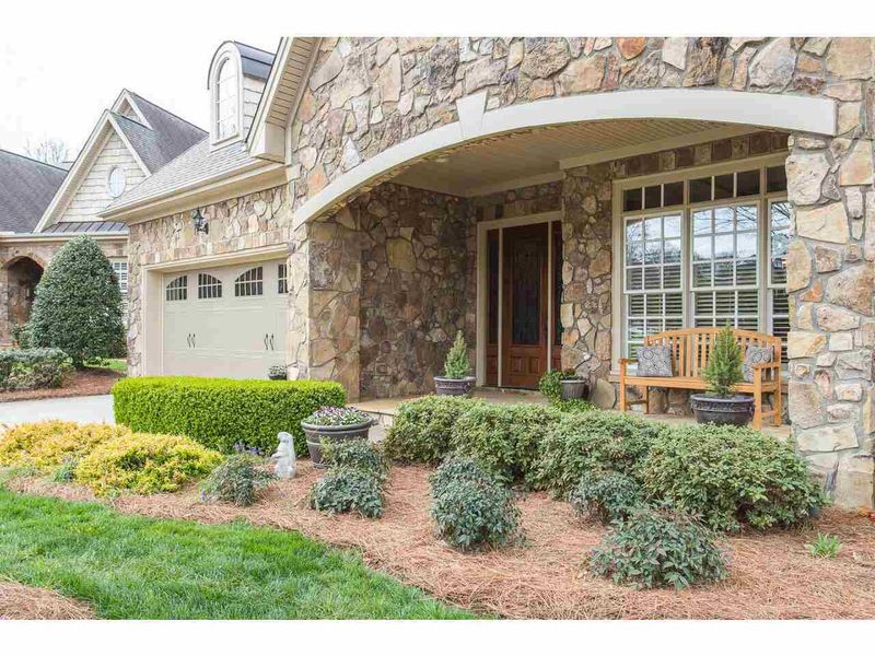3835 Glen Iris Ln, Raleigh, NC 27612