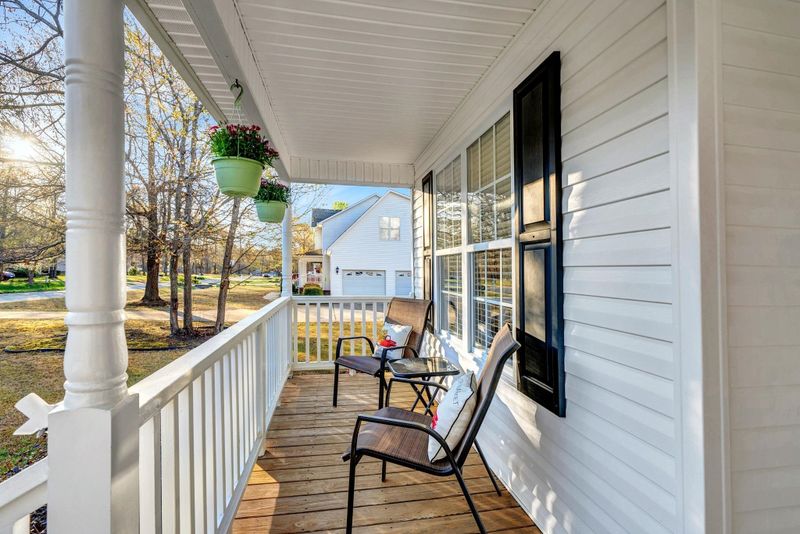 384 Tomahawk Dr, Clayton, NC 27520