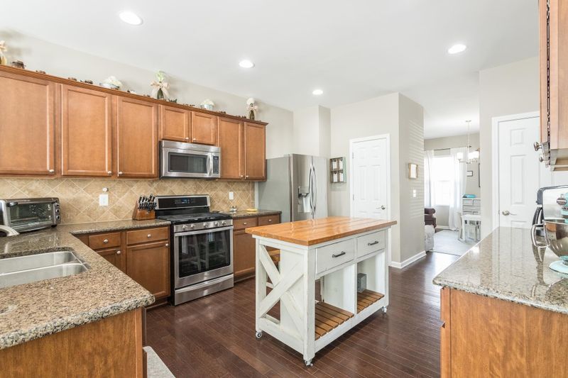 3842 Althorp Dr, Raleigh, NC 27616