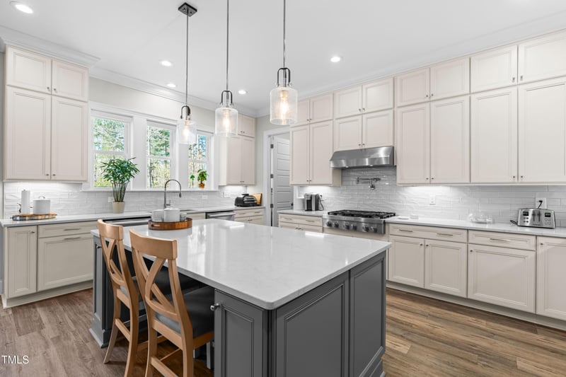 3847 Stoneridge Forest Dr, Raleigh, NC 27612