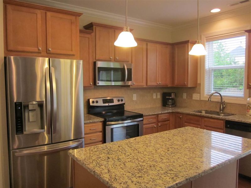 3849 Cumberland Pond Dr, Raleigh, NC 27606