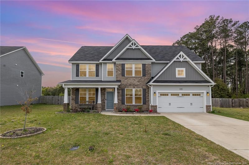 3850 Standardbred Dr, Hope Mills, NC 28348
