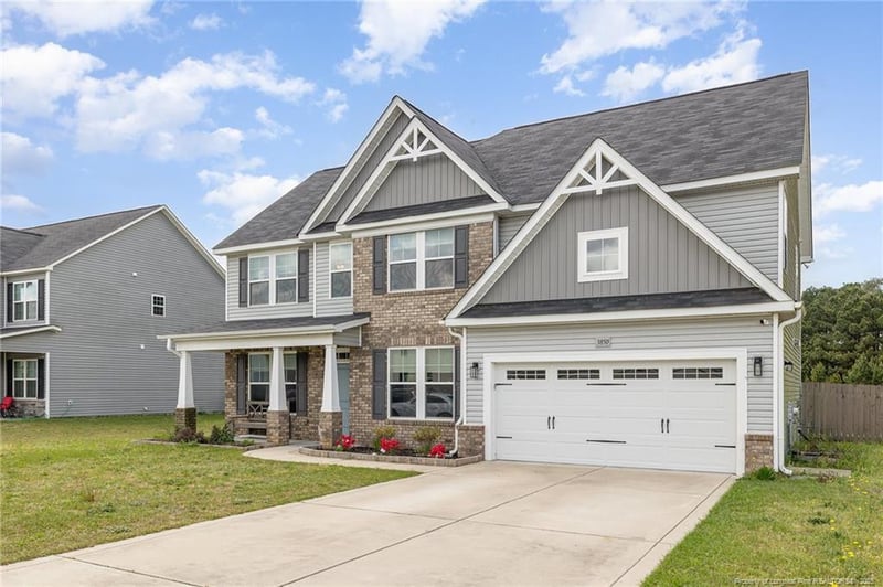 3850 Standardbred Dr, Hope Mills, NC 28348
