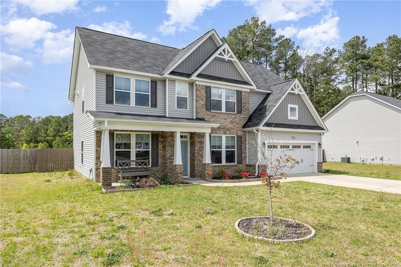 3850 Standardbred Dr, Hope Mills, NC 28348