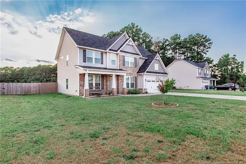 3850 Standardbred Dr, Hope Mills, NC 28348