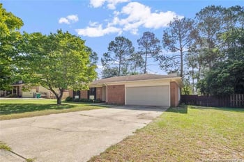 3855 Sturbridge Dr, Hope Mills, NC 28348