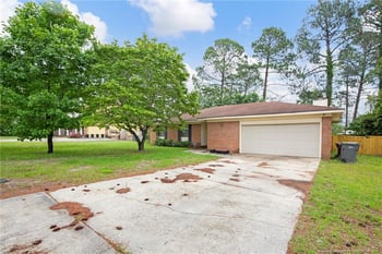 3855 Sturbridge Dr, Hope Mills, NC 28348