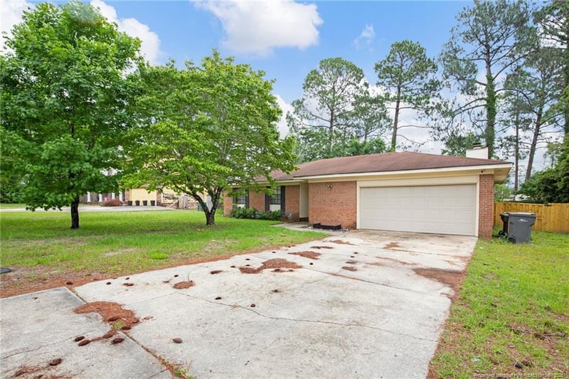 3855 Sturbridge Dr, Hope Mills, NC 28348