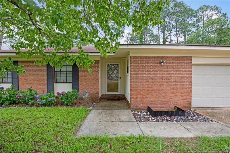 3855 Sturbridge Dr, Hope Mills, NC 28348