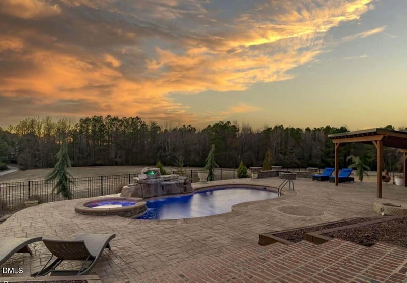 387 Old Stage Rd, Willow Springs, NC 27592