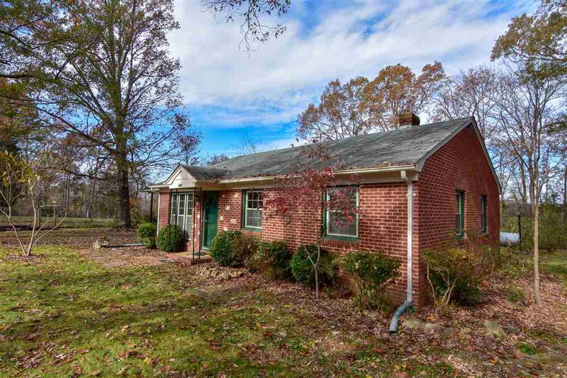 387 Tonker Dr, Roxboro, NC 27573