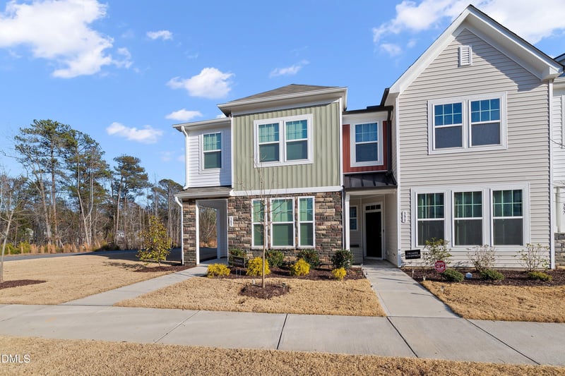 389 Channel Drop Dr, Clayton, NC 27520