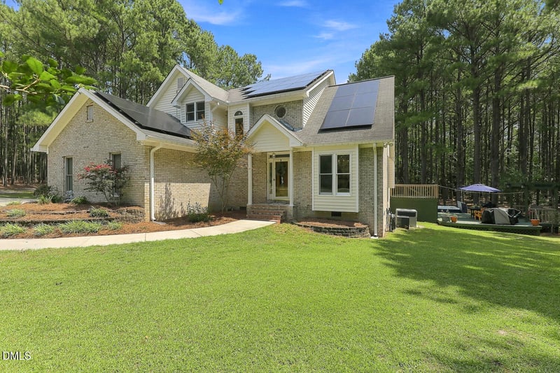 389 Dewar St, Fuquay Varina, NC 27526