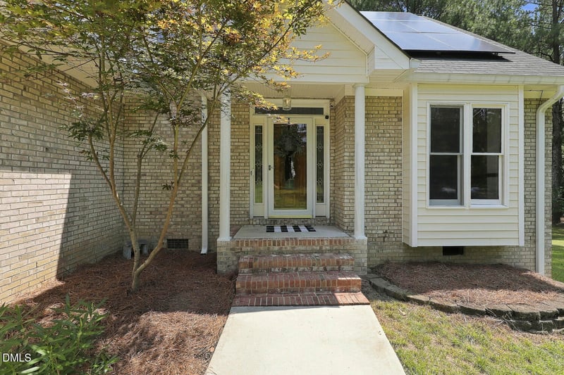 389 Dewar St, Fuquay Varina, NC 27526