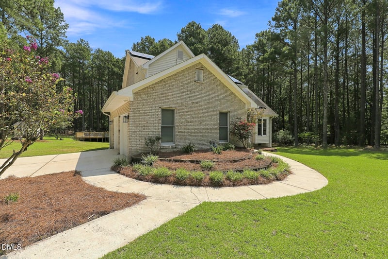 389 Dewar St, Fuquay Varina, NC 27526