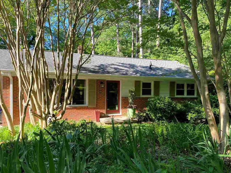 39 S Circle Dr, Chapel Hill, NC 27516
