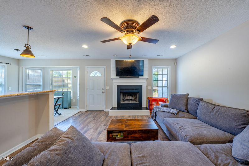 39 Cliffside Ct, Sanford, NC 27332