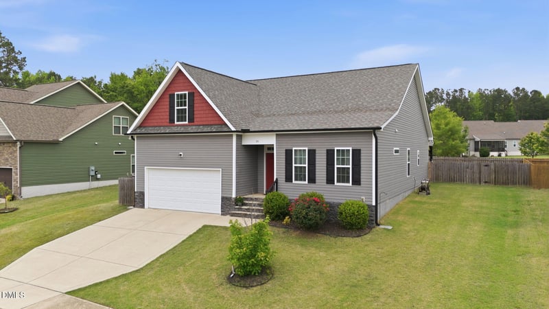 39 Fairview St, Clayton, NC 27520
