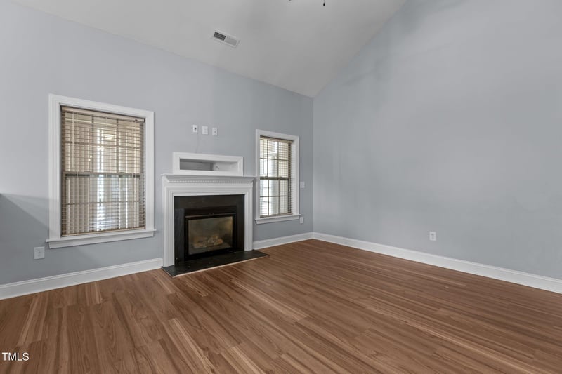 39 Mcguire Ln, Clayton, NC 27527