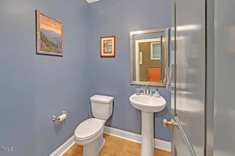 39 Monteith Dr, Chapel Hill, NC 27516