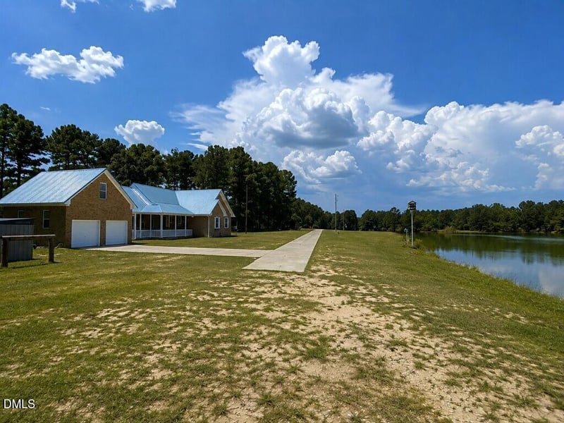 390 Comanche Dr, Erwin, NC 28339