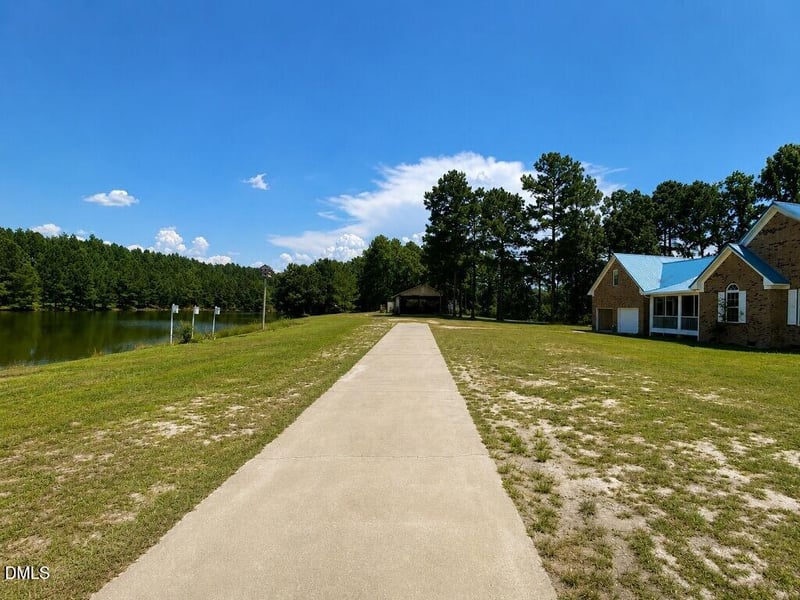 390 Comanche Dr, Erwin, NC 28339